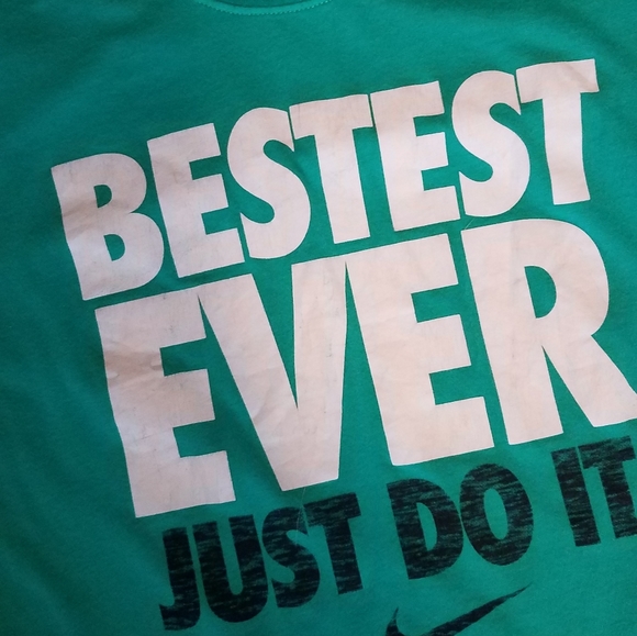 Nike like new Workout Tee - Picture 4 of 4